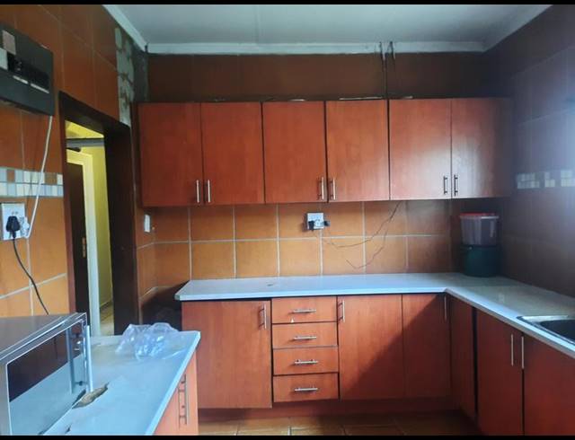 11 BEDROOM HOUSE FOR SALE IN SASOLBURG EXT 3
